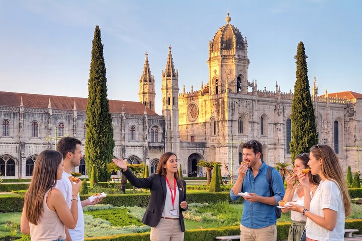 Belém: Jerónimos Cloister + Pastel Tasting (Skip-the-Line Option), photograph 1