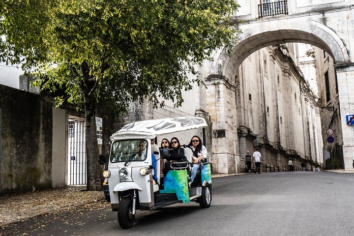 Lisbon Highlights: Private Tuk Tuk Tour Adventure Sightseeing, photograph 1