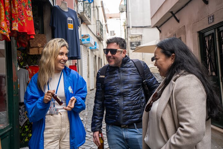 Lisbon Highlights: Private Tuk Tuk Tour Adventure Sightseeing, photograph 3