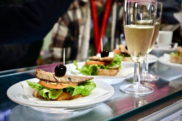 Lisbon Private Food Tour – Taste 10+ Local Dishes & Wines, photograph 1