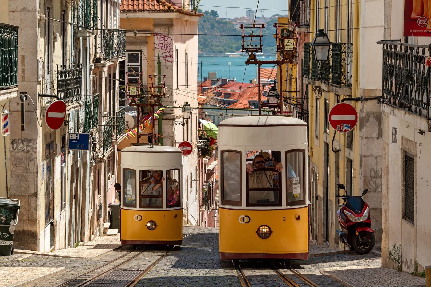 Two Bica cars pass halfway down
